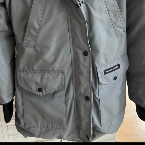 Canada Goose Trillium Parka for women.Grey. Small - Picture 3 of 12